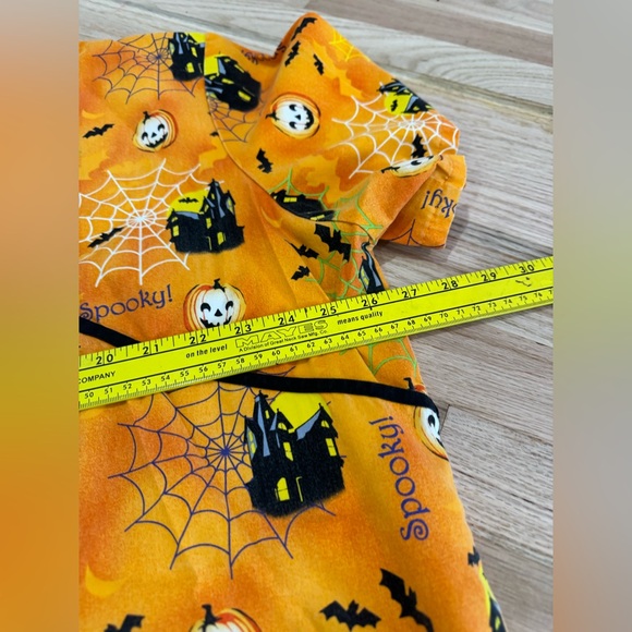 Halloween scrub top Size 2X Haunted House Pumpkin Spider Spooky Orange Black - Picture 4 of 6